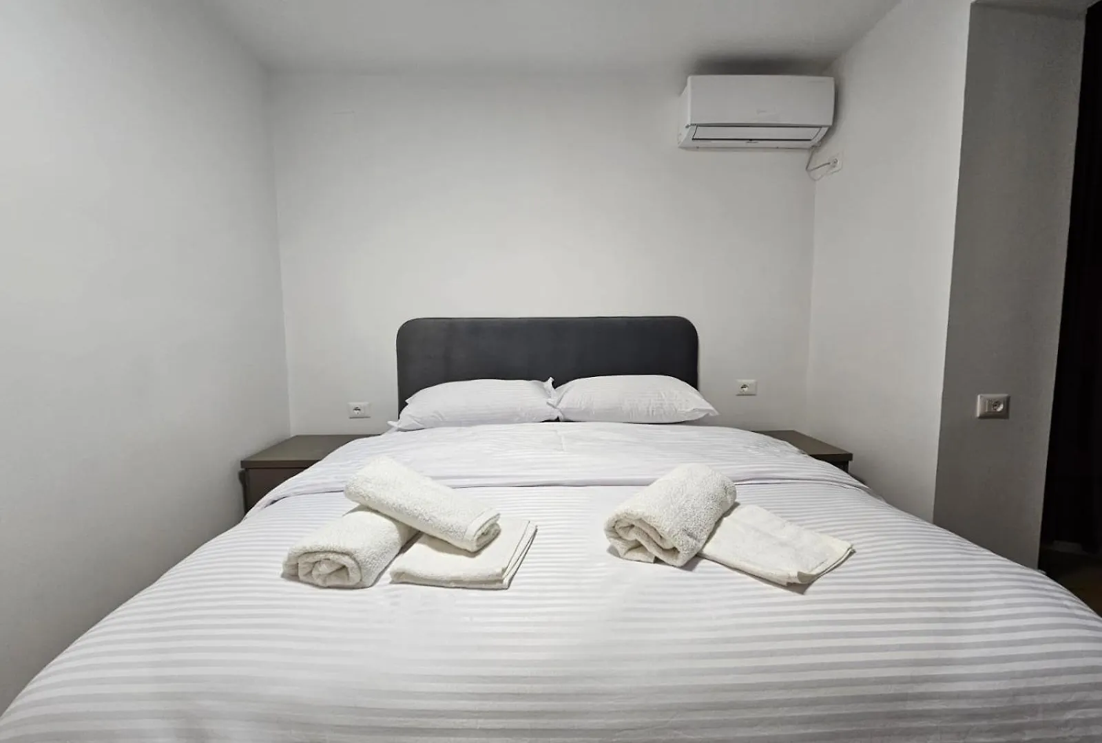 Elois Luxury Apartment Τίρανα