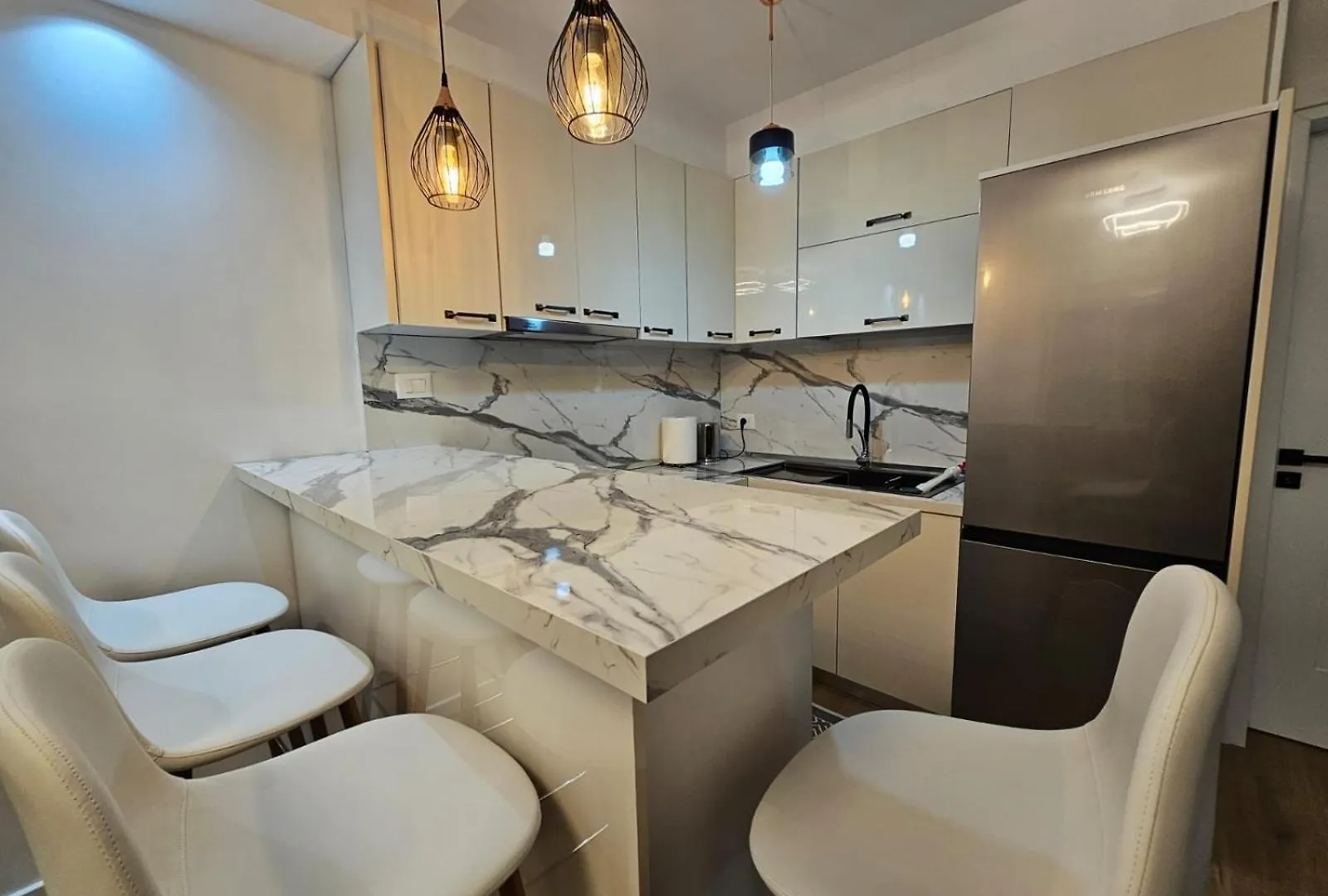 Elois Luxury Apartment Τίρανα