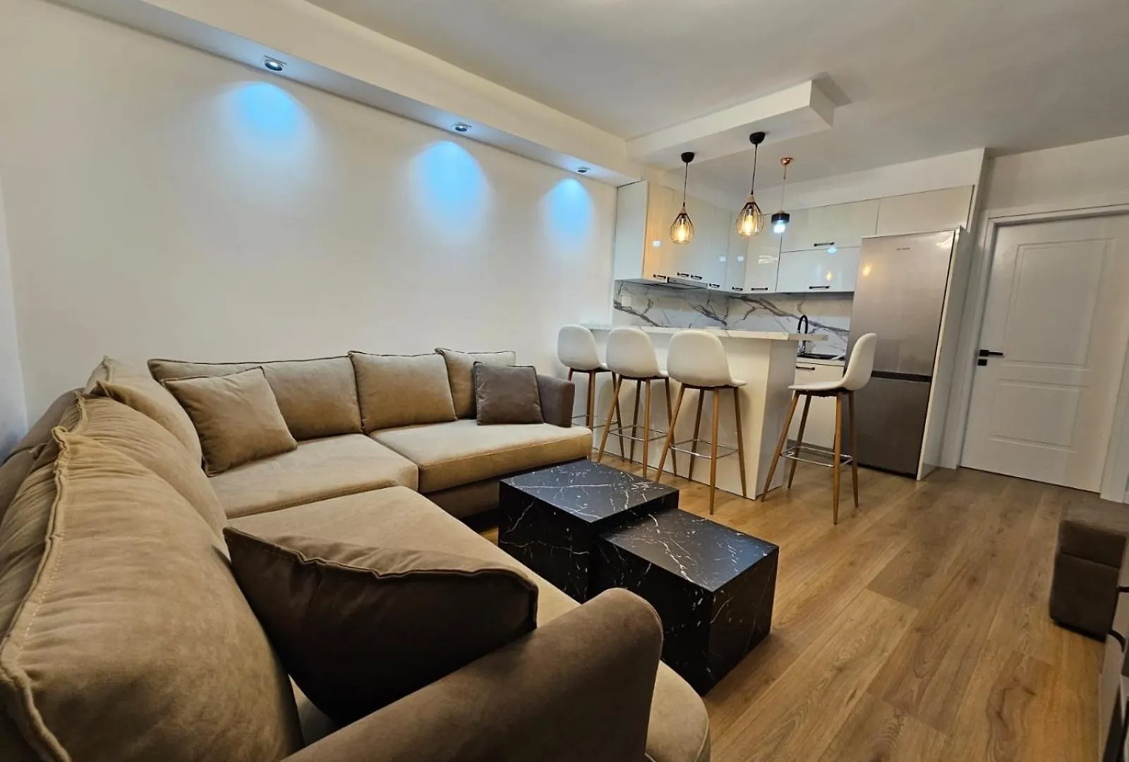 Elois Luxury Apartment contacts